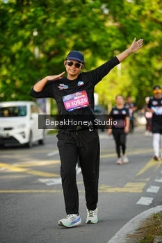 Runner Photo 4134684