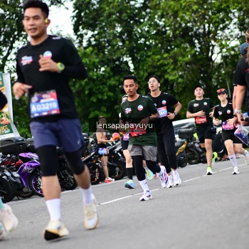 Runner Photo 4134874