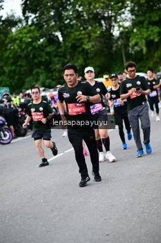 Runner Photo 4135051