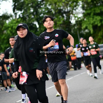 Runner Photo 4135440