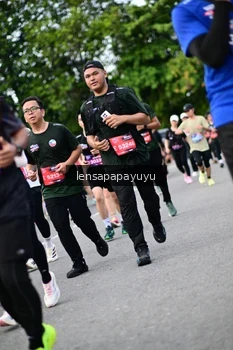 Runner Photo 4135765