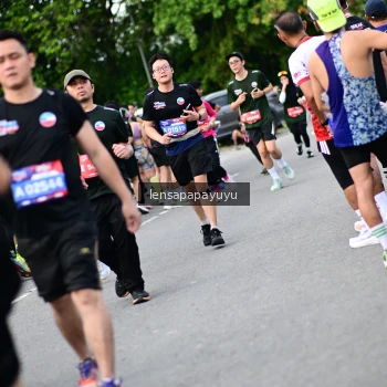 Runner Photo 4135875