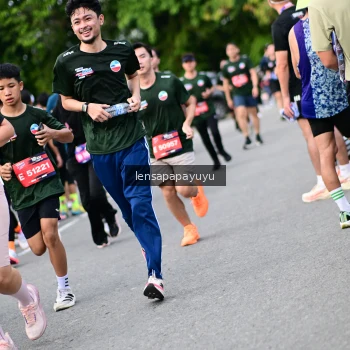 Runner Photo 4136225