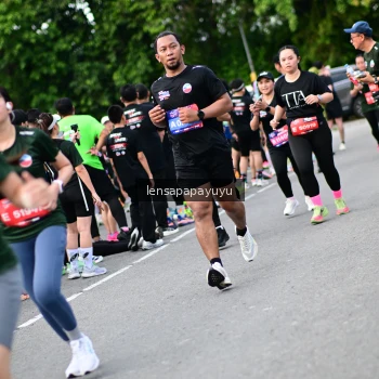 Runner Photo 4136333