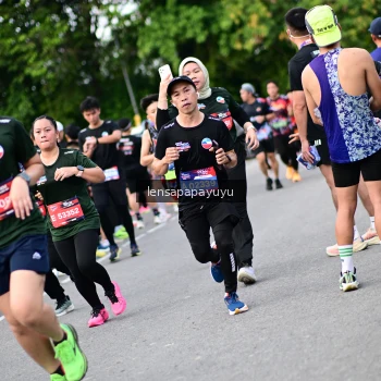 Runner Photo 4136393