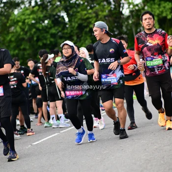Runner Photo 4136415
