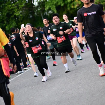 Runner Photo 4136792