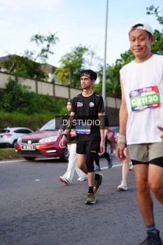 Runner Photo 4140674