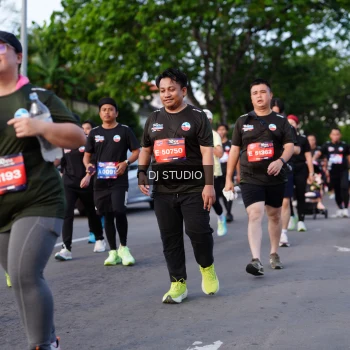 Runner Photo 4140799