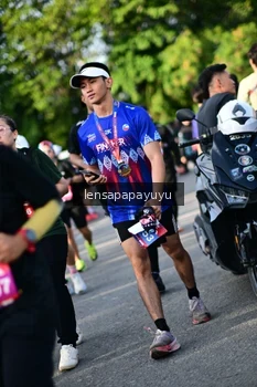 Runner Photo 4142416