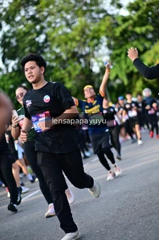 Runner Photo 4142435