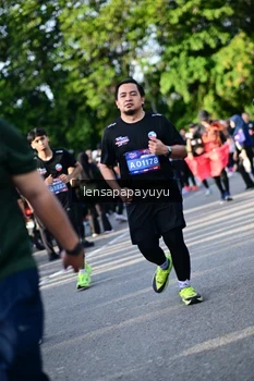 Runner Photo 4142593
