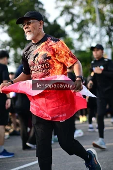 Runner Photo 4142605