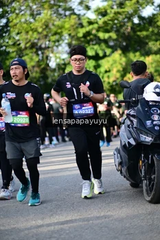 Runner Photo 4142693