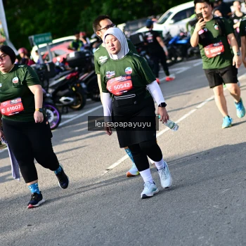 Runner Photo 4143100
