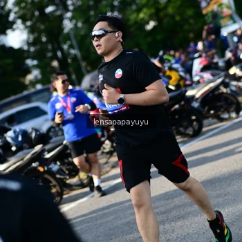 Runner Photo 4143116