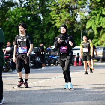 Runner Photo 4143417