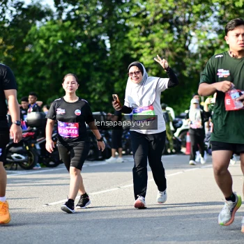 Runner Photo 4143435