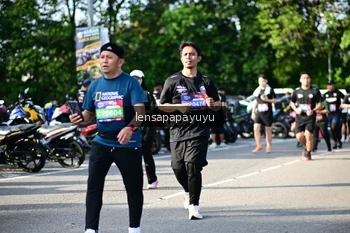 Runner Photo 4143464