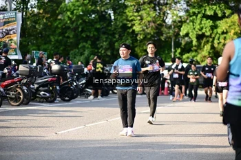 Runner Photo 4143466