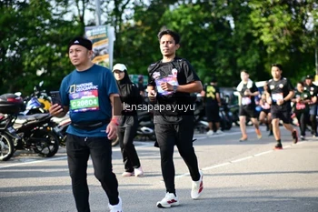 Runner Photo 4143471