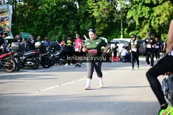 Runner Photo 4143499
