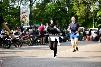 Runner Photo 4143515