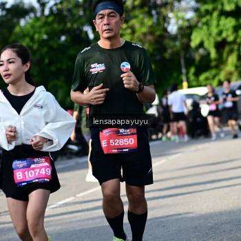 Runner Photo 4143640
