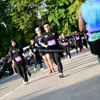 Runner Photo 4143649