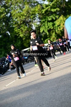 Runner Photo 4143653