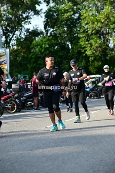 Runner Photo 4143722
