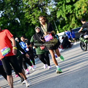 Runner Photo 4143776