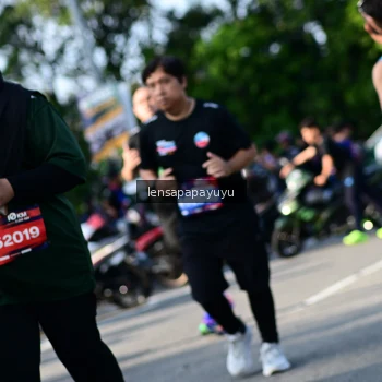 Runner Photo 4143786