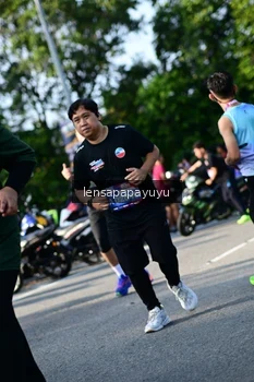 Runner Photo 4143790