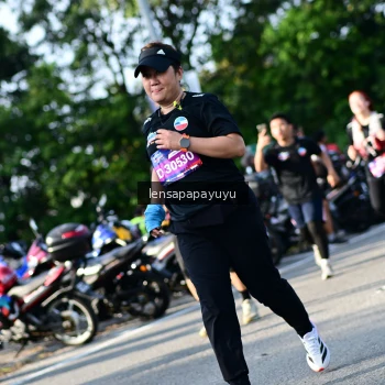 Runner Photo 4143800