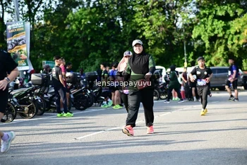 Runner Photo 4143857