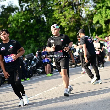 Runner Photo 4143867