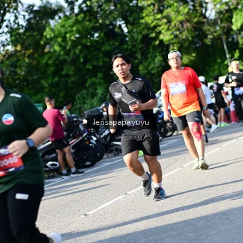Runner Photo 4144102