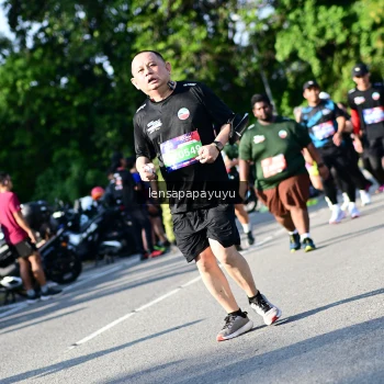 Runner Photo 4144635