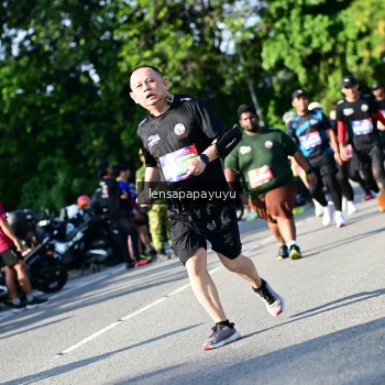 Runner Photo 4144640