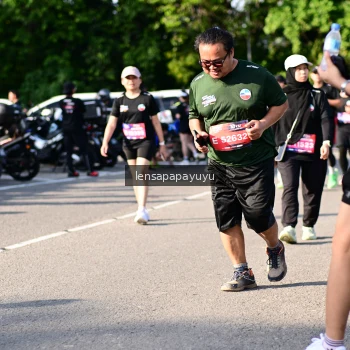 Runner Photo 4145124