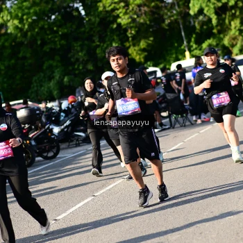 Runner Photo 4145653