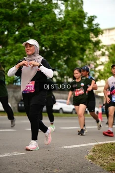 Runner Photo 4147400