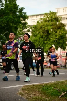 Runner Photo 4147635