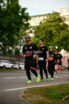 Runner Photo 4147703