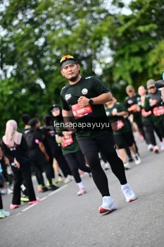 Runner Photo 4149415