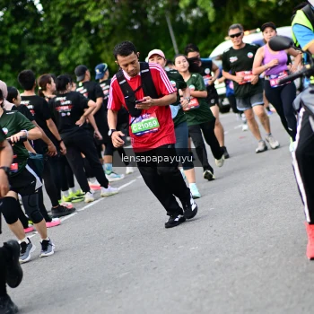Runner Photo 4149875