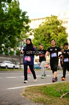 Runner Photo 4152429