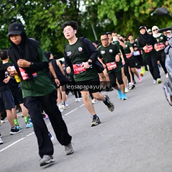 Runner Photo 4152575