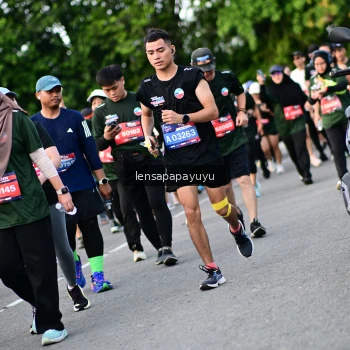 Runner Photo 4156715
